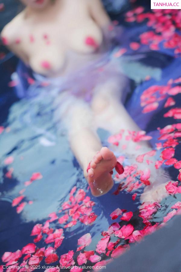   [XiuRen]高清写真图 2025.01.17 No.9778 桃妖夭 浴池美腿第57张图片
